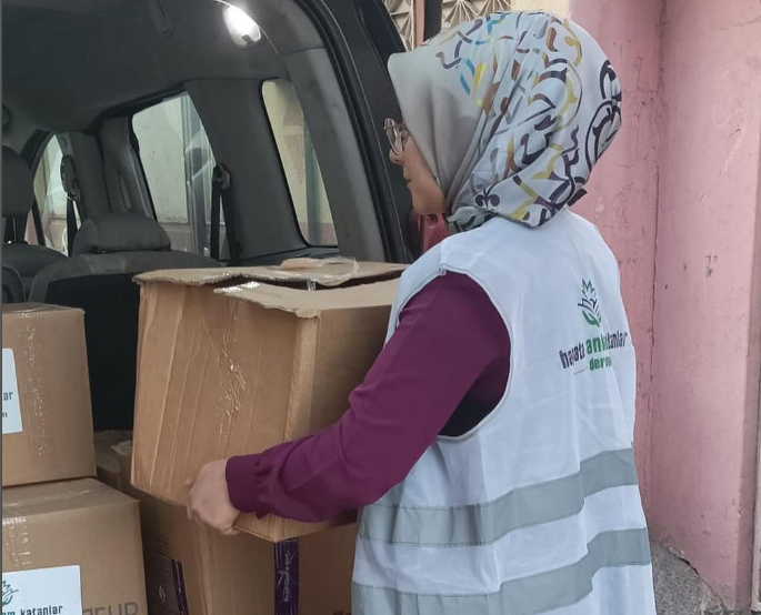 Earthquake Zone Aid Continues